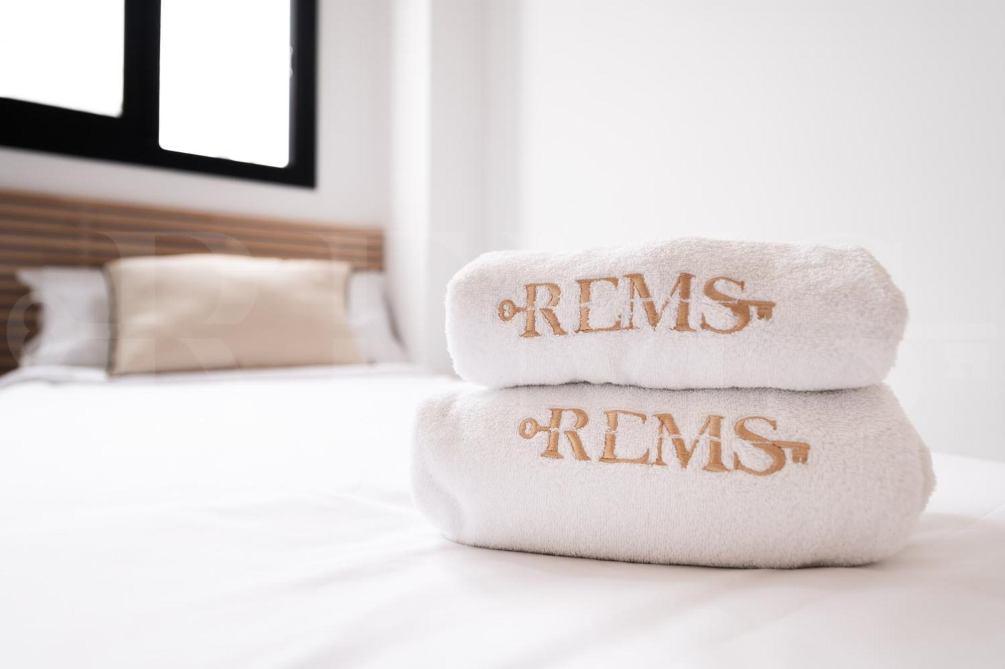 Beachside Escape With Parking And Pool Rems Apartment