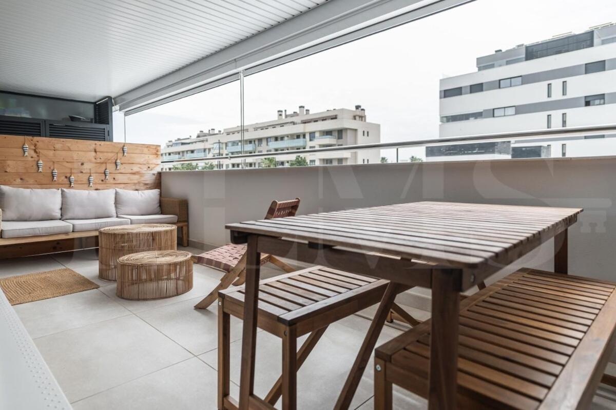 Apartment Beachside Escape With Parking And Pool Rems