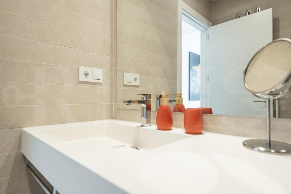 Beachside Escape With Parking And Pool Rems Apartment *