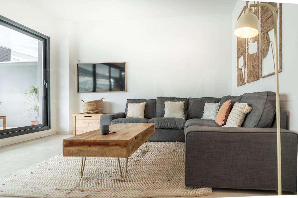 Apartment Beachside Escape With Parking And Pool Rems *