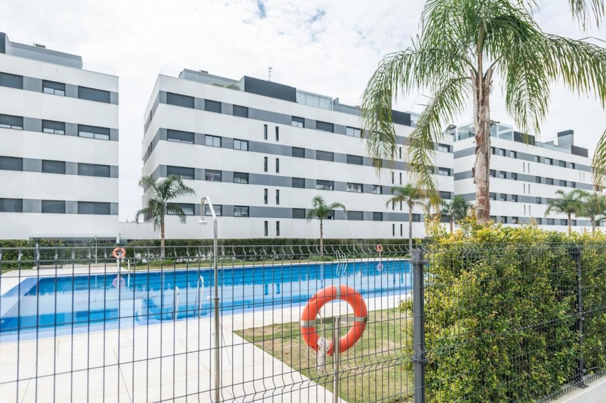 Apartment Beachside Escape With Parking And Pool Rems