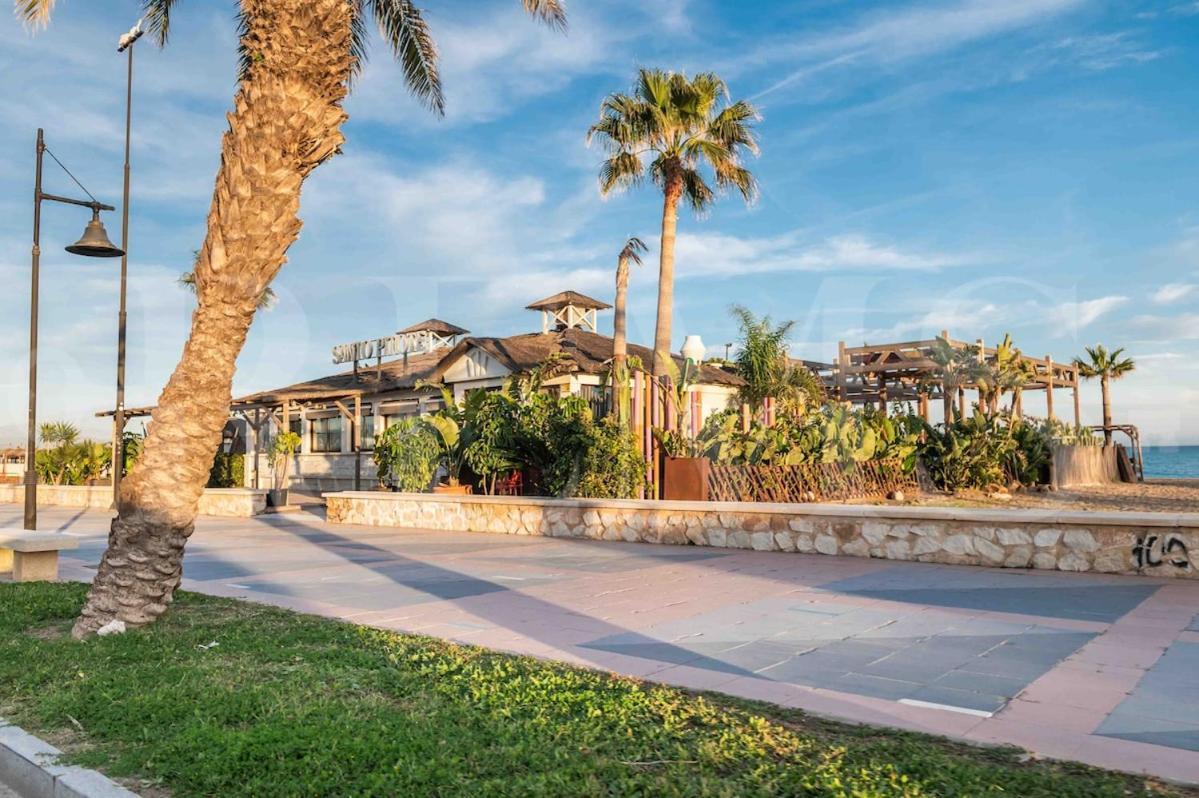 Apartment Beachside Escape With Parking And Pool Rems