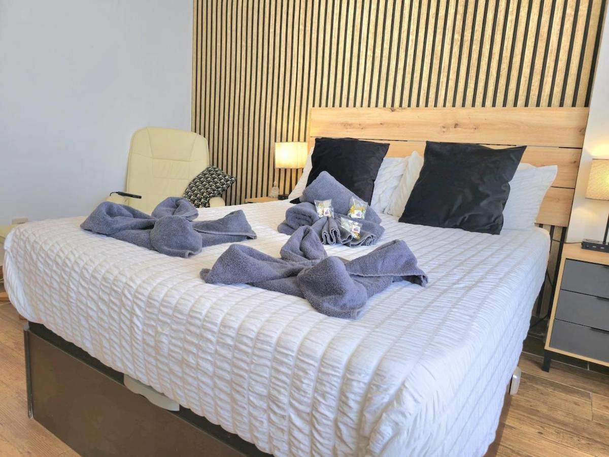 Apartment The Harmony Luxe Center With Seasonal Pool Free Wifi And Netflix By Namaste Elite Torremolinos
