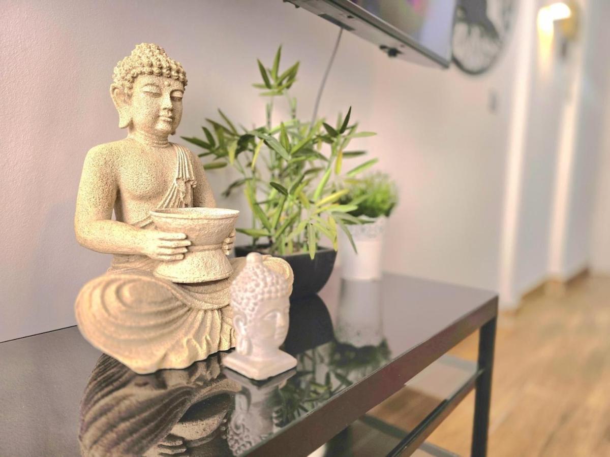 The Harmony Luxe Center With Seasonal Pool Free Wifi And Netflix By Namaste Elite Apartment *