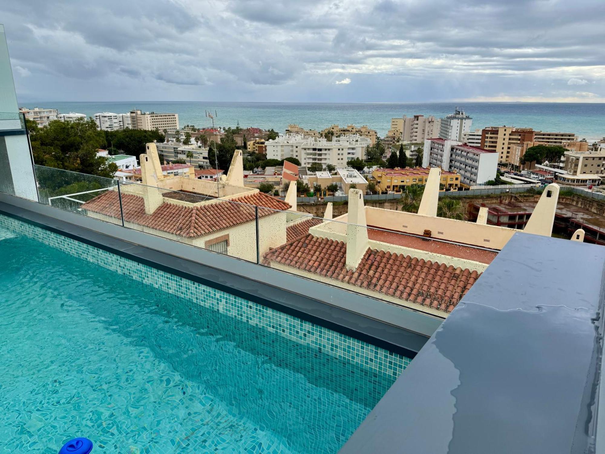 Delsol - Modern Private Pool Short Walk To * Torremolinos