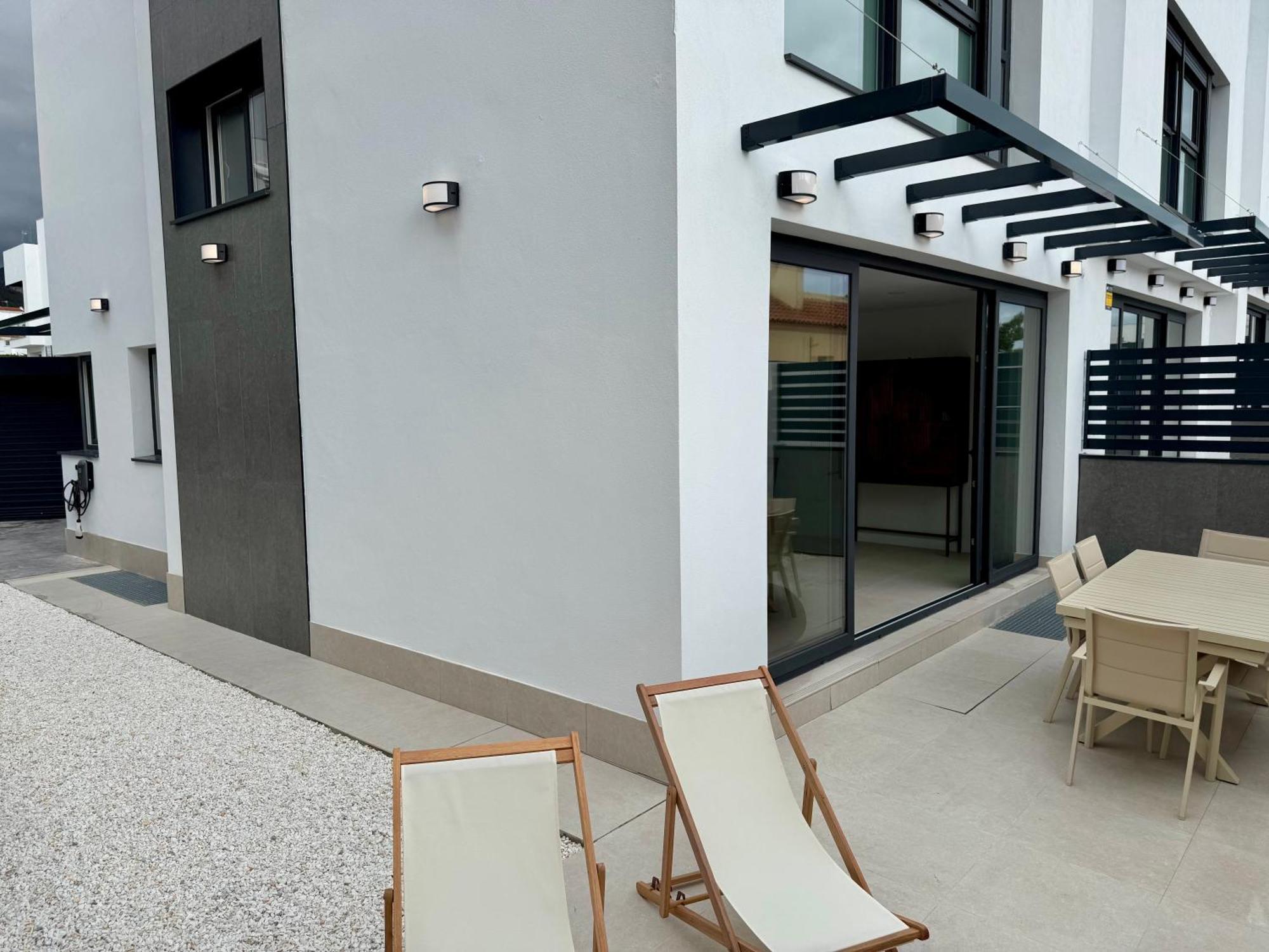 Delsol - Modern Private Pool Short Walk To