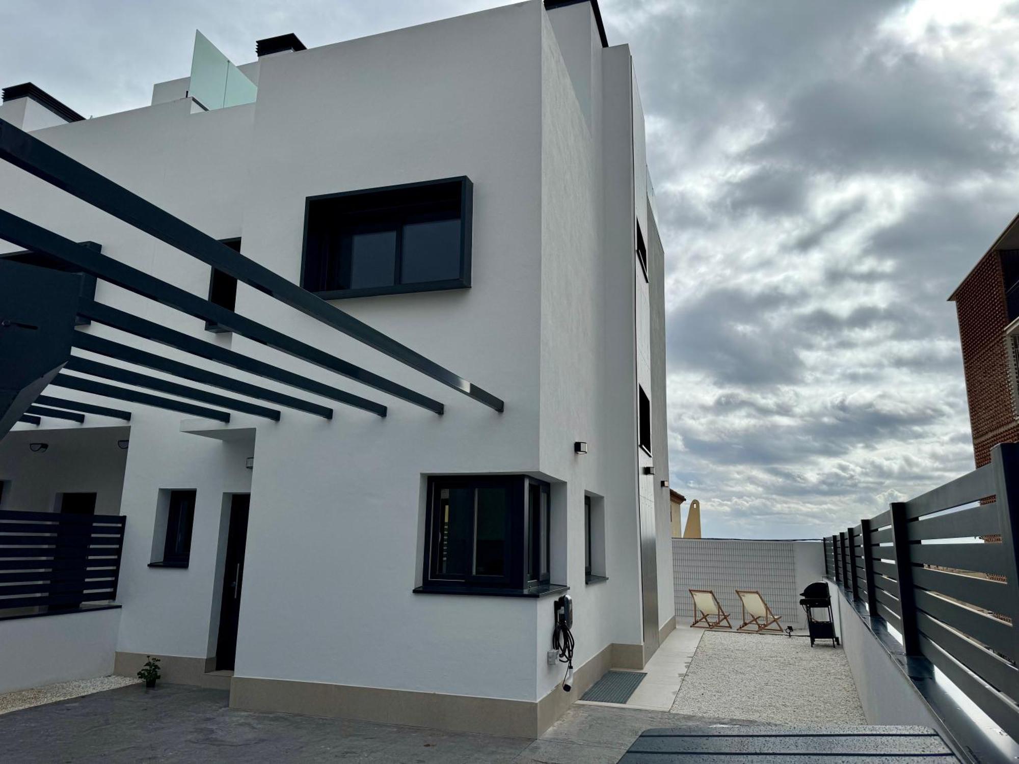 Delsol - Modern Private Pool Short Walk To Villa Torremolinos