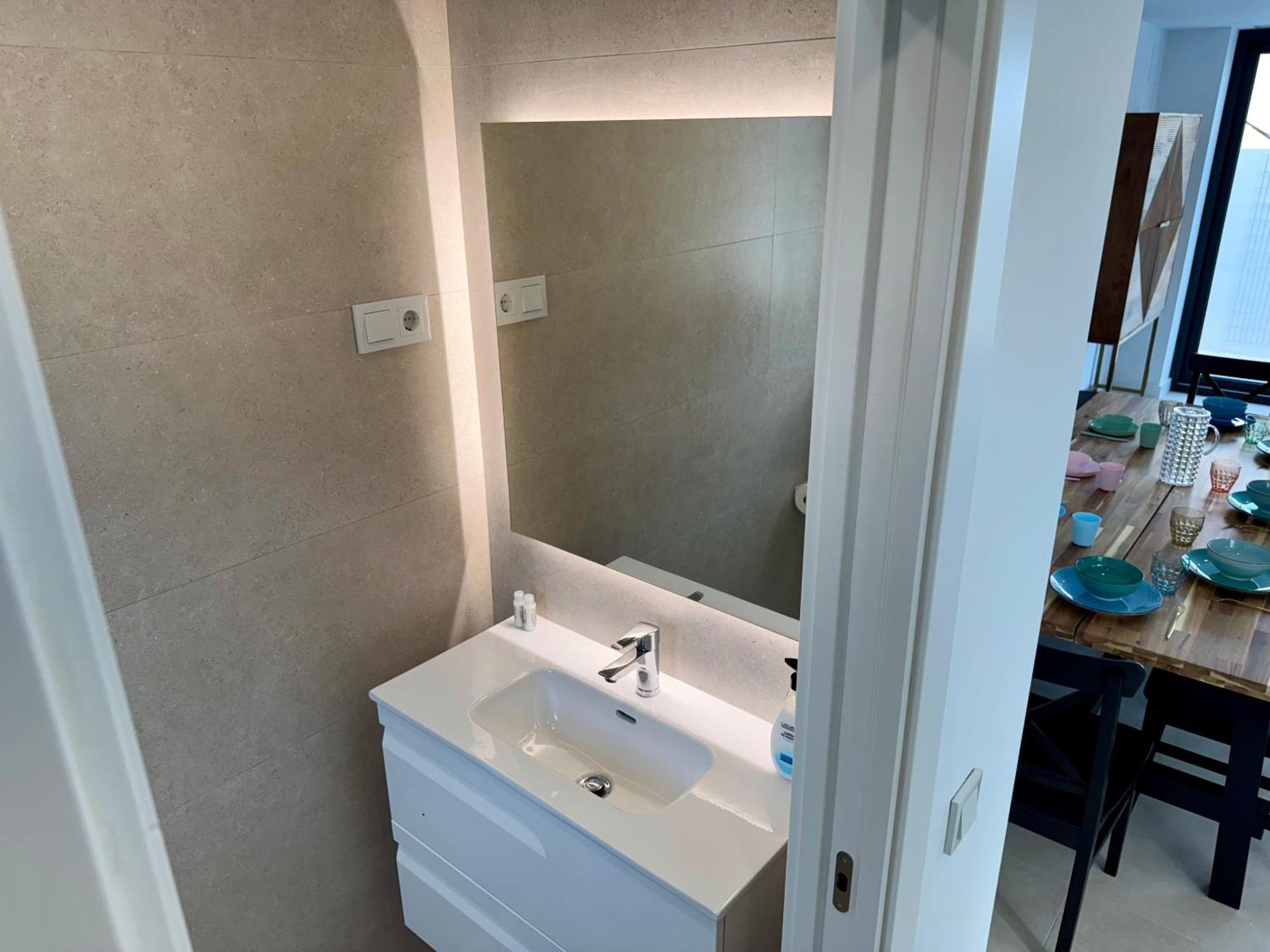 Villa Delsol - Modern Private Pool Short Walk To Torremolinos