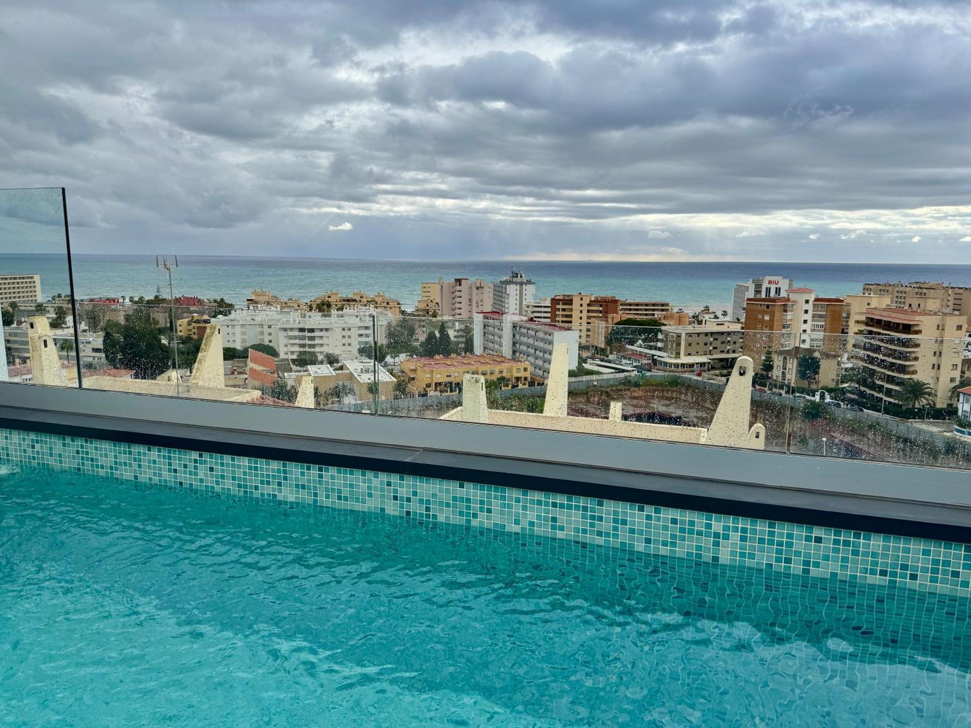 Delsol - Modern Private Pool Short Walk To *
