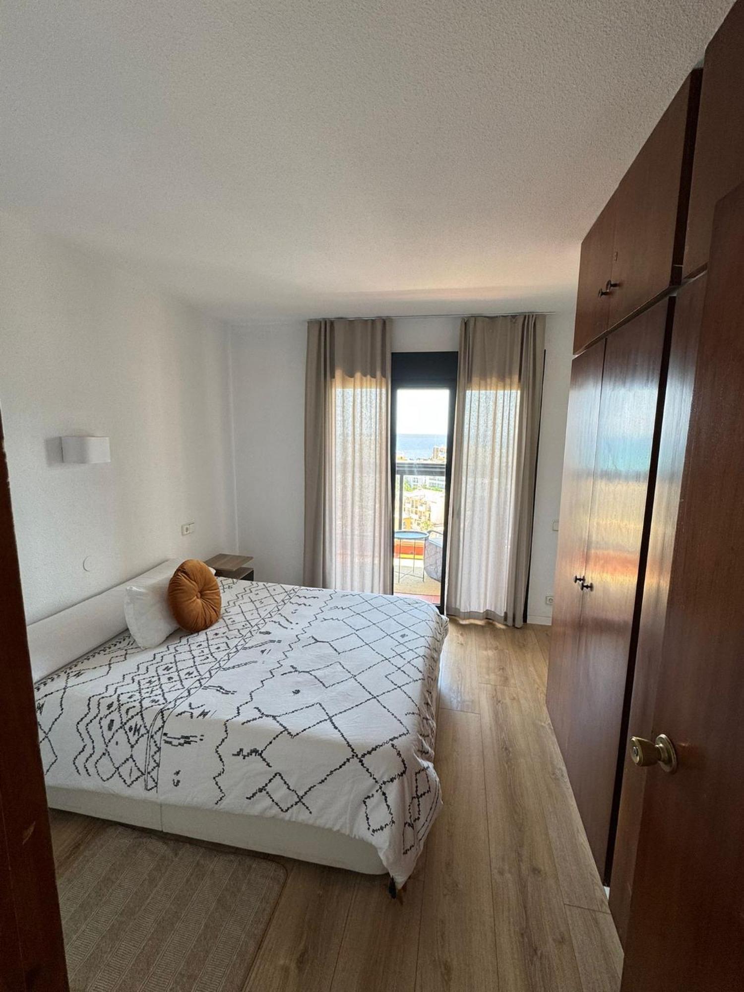 Belleza, Mar Y Sol, 3 De 3 * Torremolinos