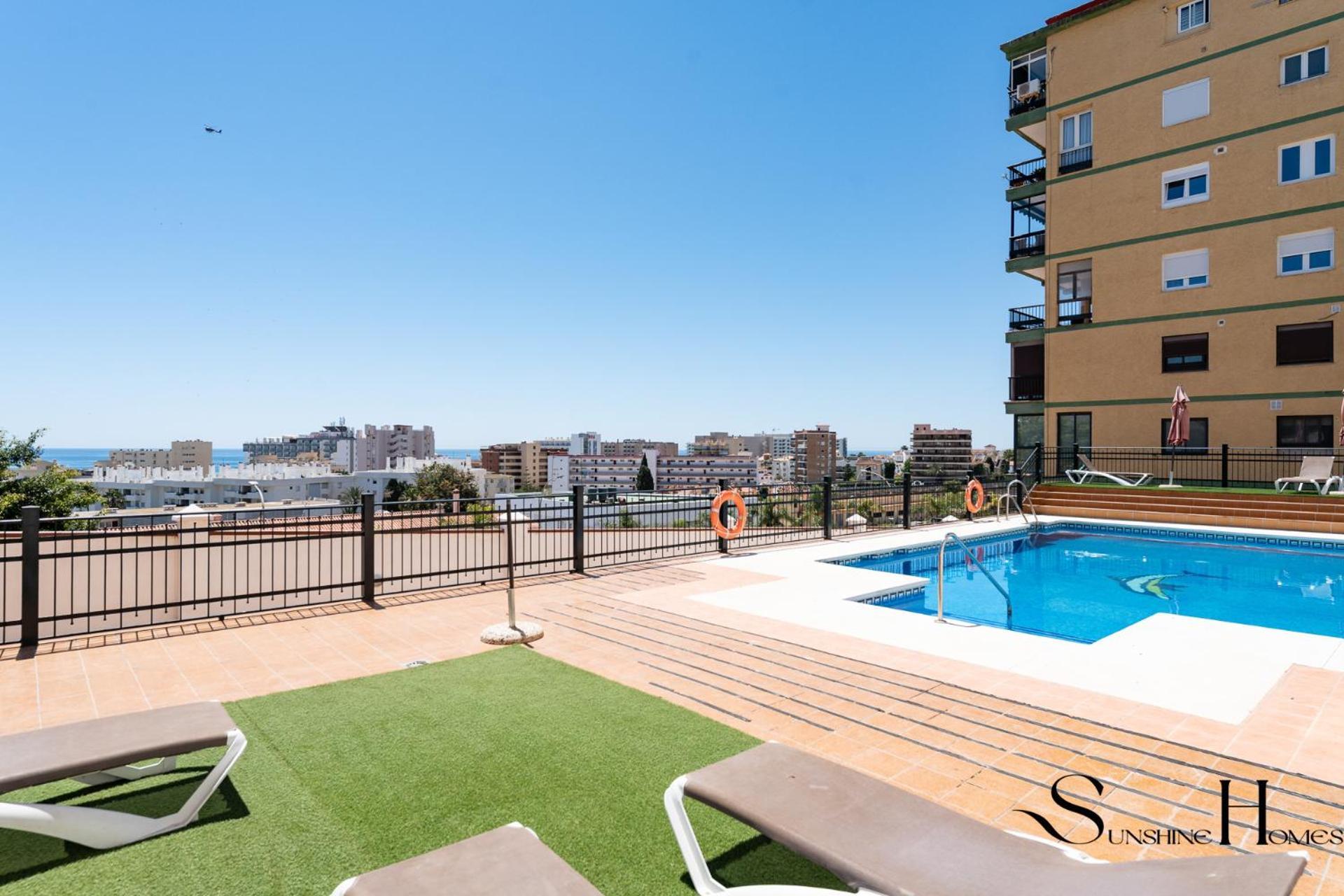 Apartment Cozy 2 Bedroom Duplex, Parking, Terrace, Office, Pool! *