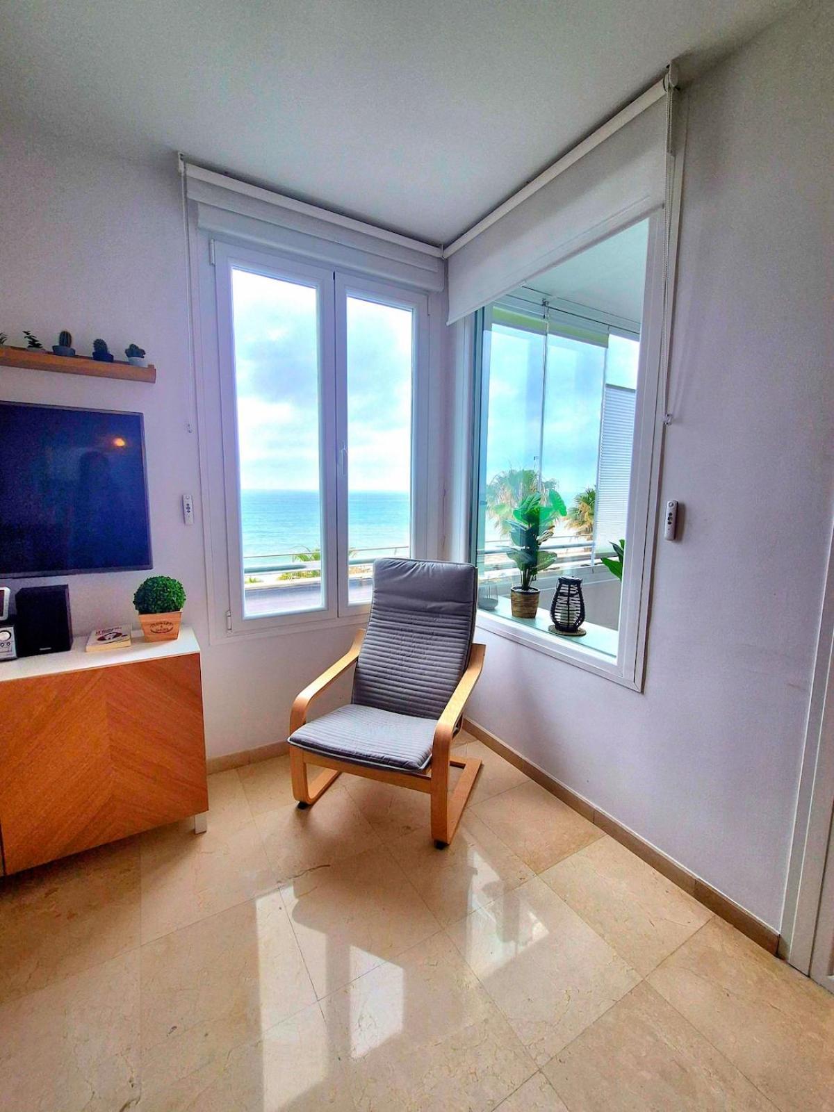 Apartment Sunrise Sea Beachfront *