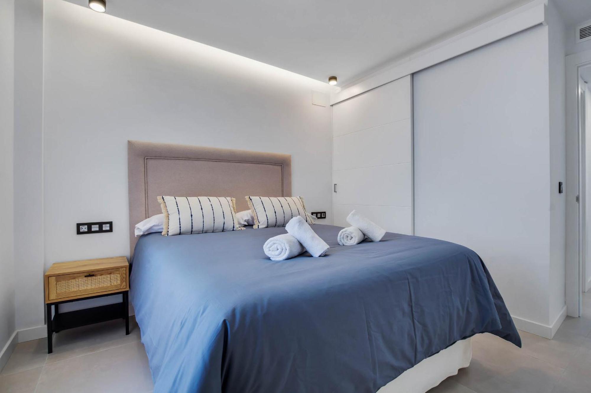 Moderno, Con Vistas Y Garaje A 100 Metros De La Playa *