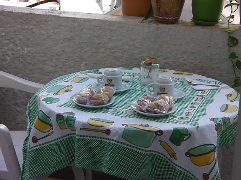 Guest house Pension Dona Lola 2*