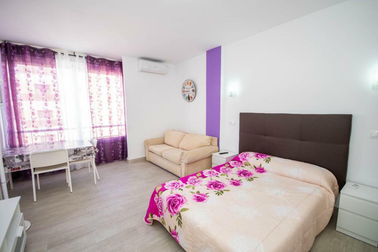 Cubo's Estudio Isabel Manoja Apartamento Torremolinos