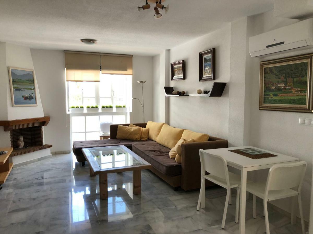 El Cortijuelo. Magnificent Triplex Terraced House With Rooftop Of 18m2, Overlooking The Sea. Parking Vakantiehuis *