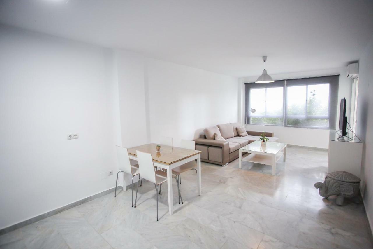 Apartment Apartamento En La Carihuela Con Piscina Y Parking, Al Lado De La Playa