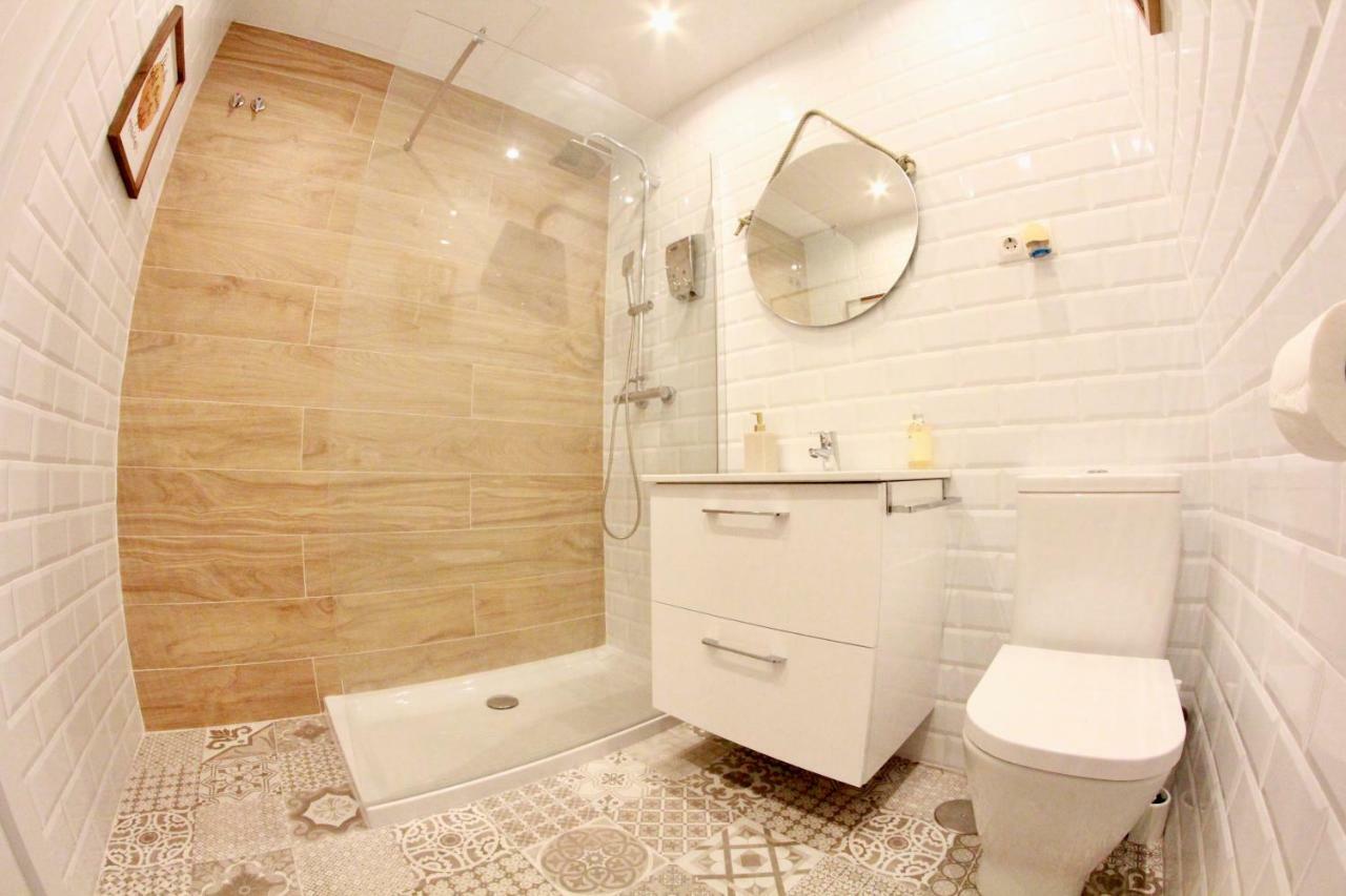 25m² Appartement, Met 1 Privé Badkamer In Stadscentrum *