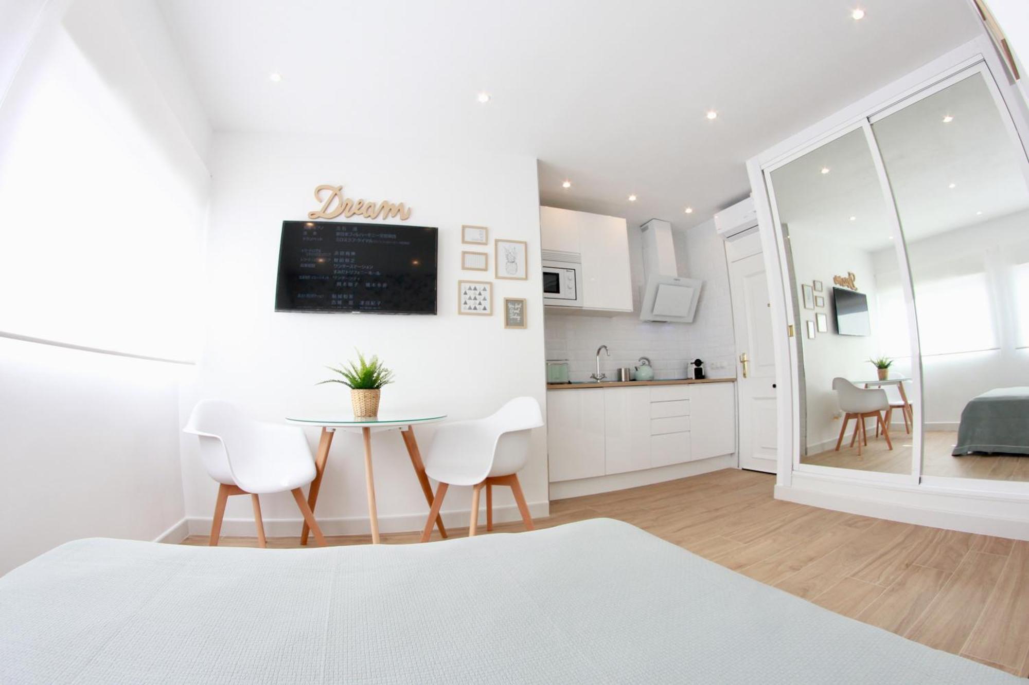 25m² Appartement, Met 1 Privé Badkamer In Stadscentrum * Torremolinos