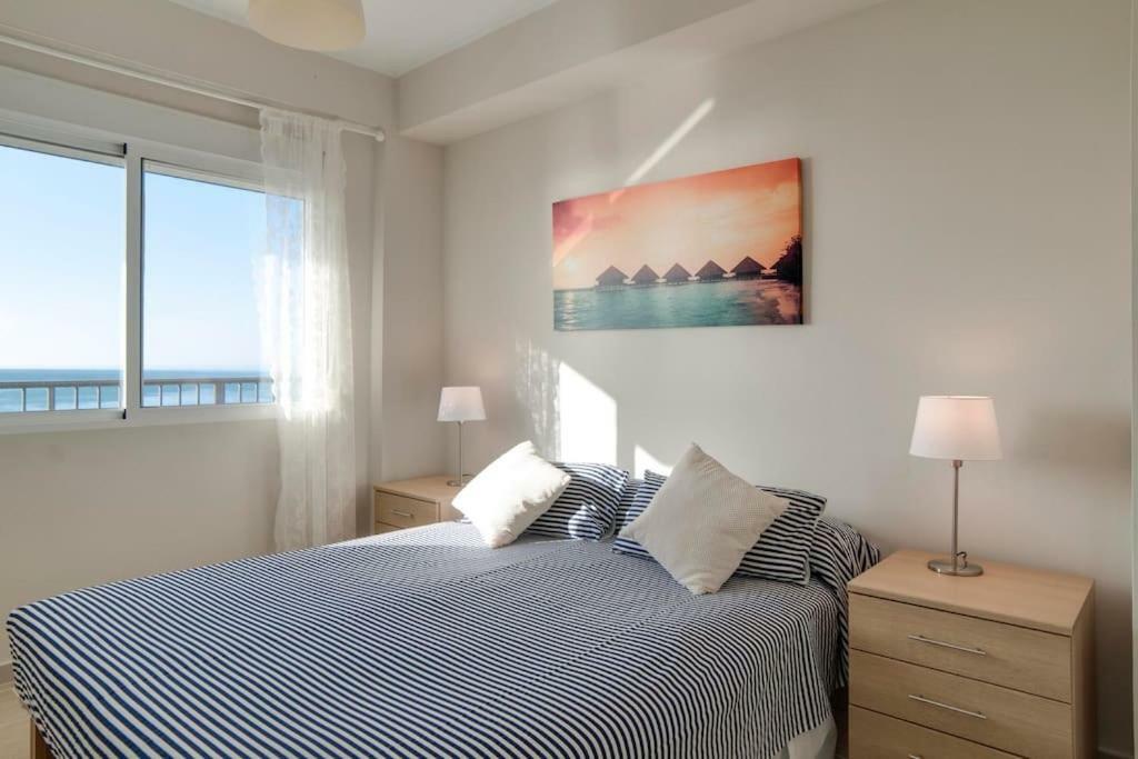 Calle La Toja S/n. Los Alamos Appartement *
