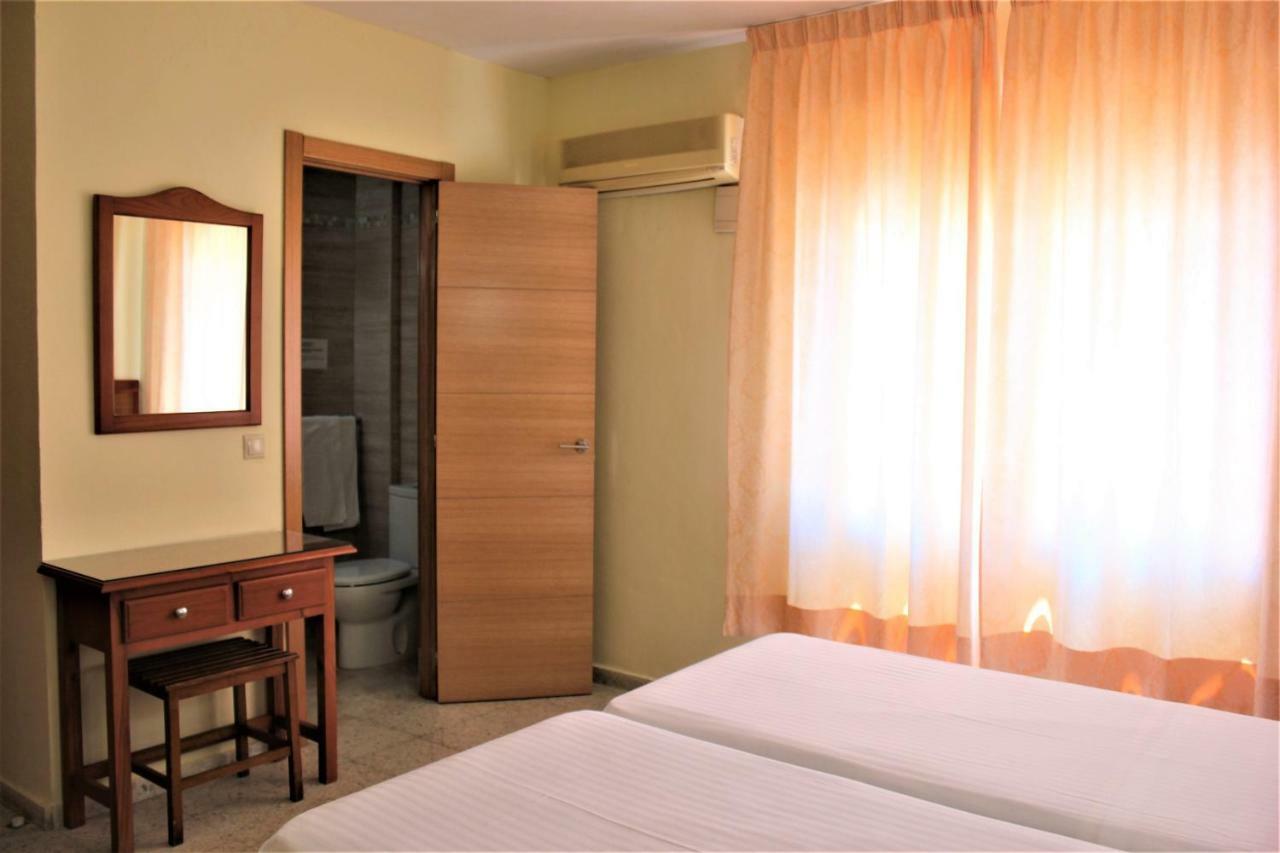 Cabello Hotel *