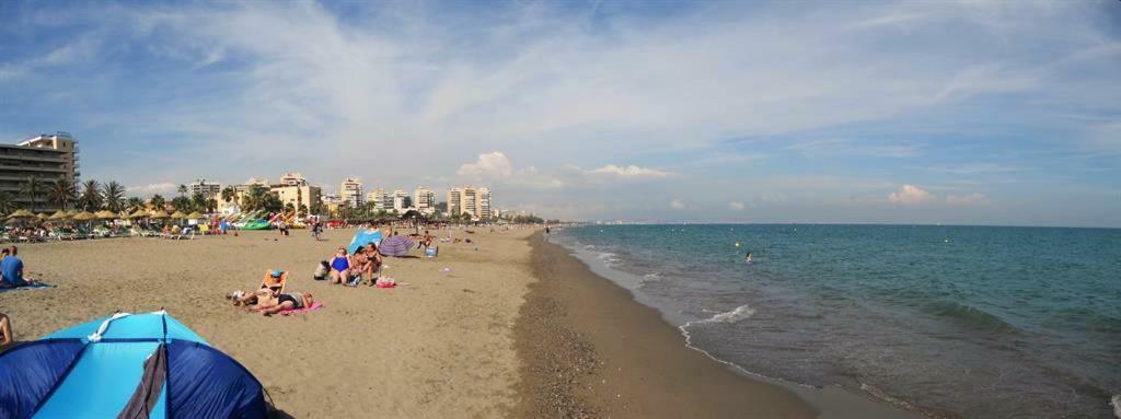 El Cortijuelo. Magnificent Triplex Terraced House With Rooftop Of 18m2, Overlooking The Sea. Parking Vakantiehuis Torremolinos