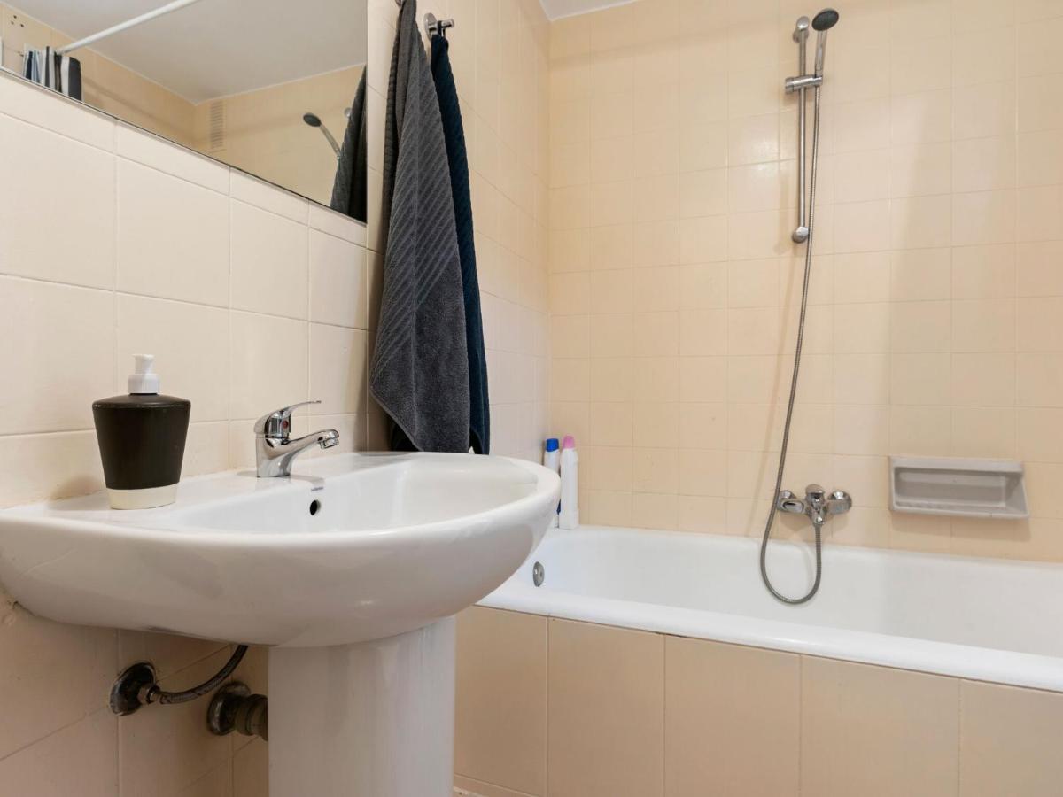Pleasant In With Nearby Holiday home *