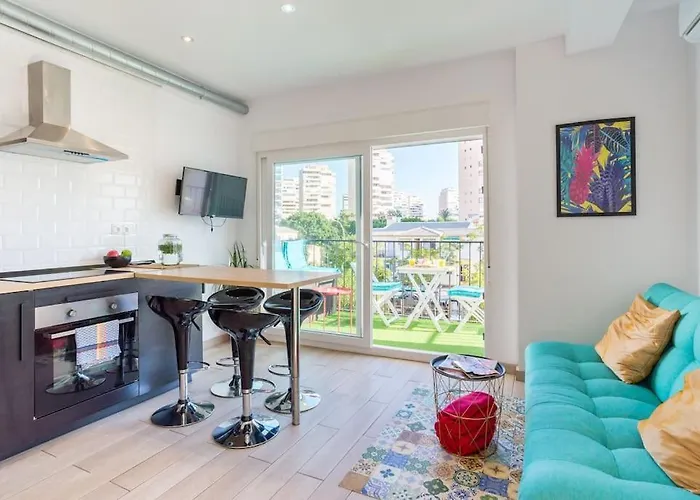 Sea View Apartment W/ 2 Rooms, Beach: 1 Minute