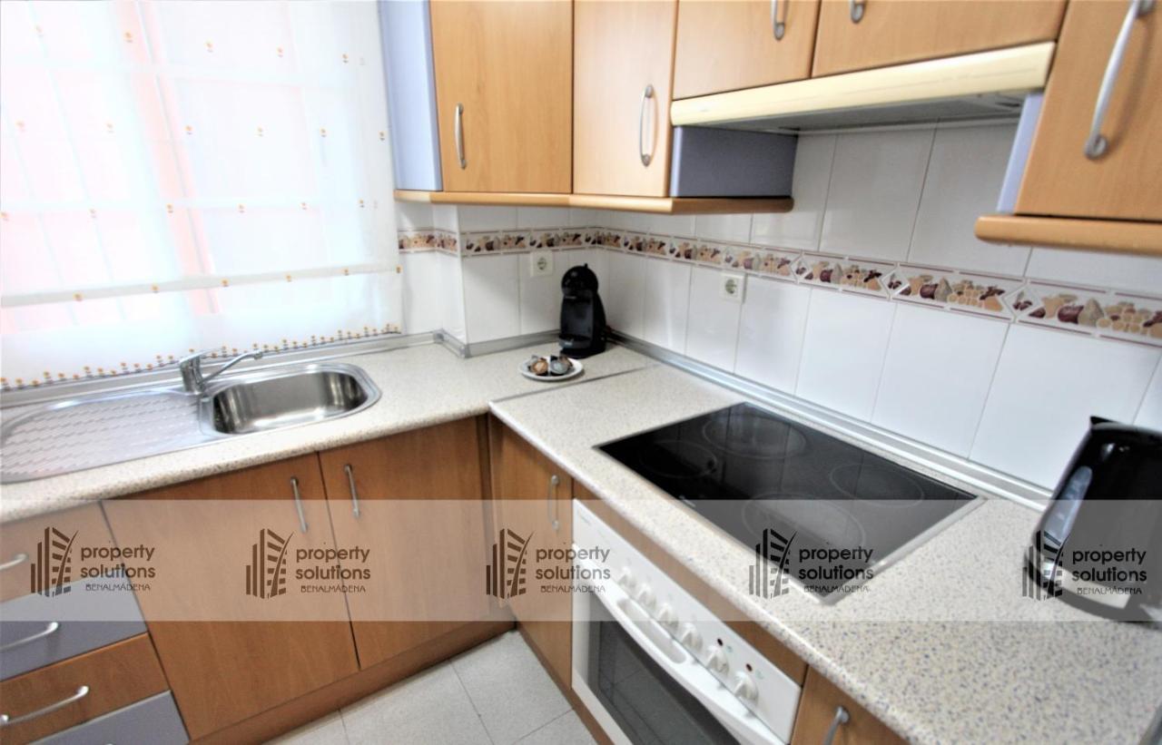 Torremolinos: Beachside Retreat With Pool And Free Parking Apartment