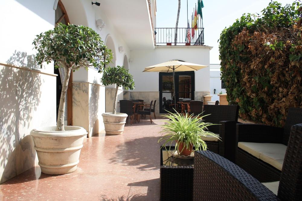 Arcos De Montemar Hotel