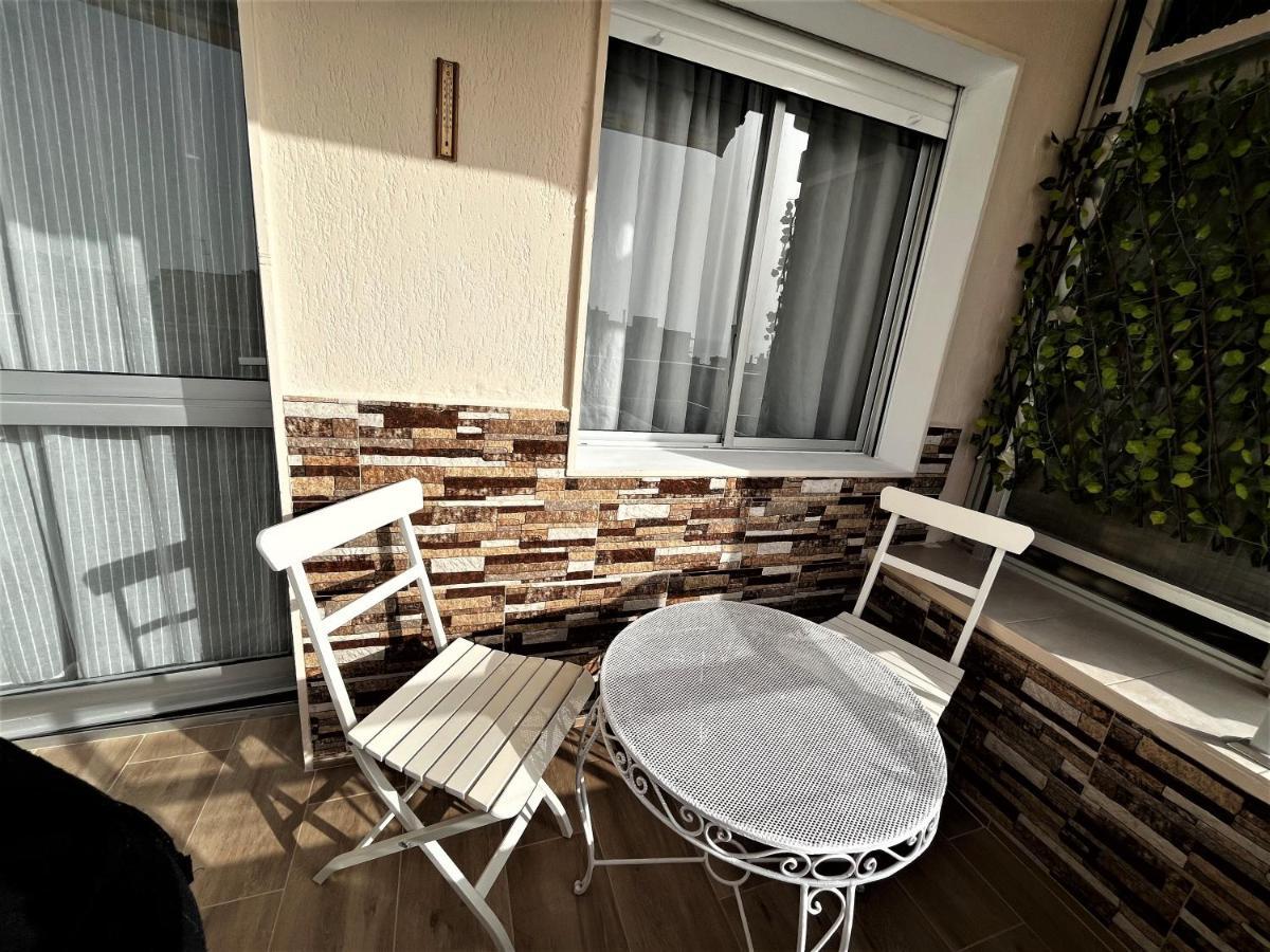 Ver7 - Estudio, Wifi, Fire Stick Amazon, Terraza, Vistas Al Mar, Piscina *