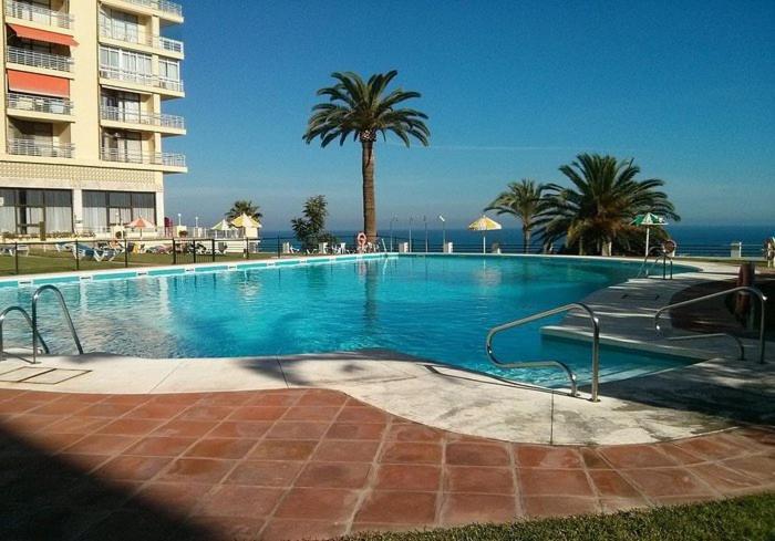 La Roca-mediterraneo Views, 8th Floor-new Kitchen- Pool- Parking-air Conditioning, Ceiling Fans & Free Wifi * Torremolinos