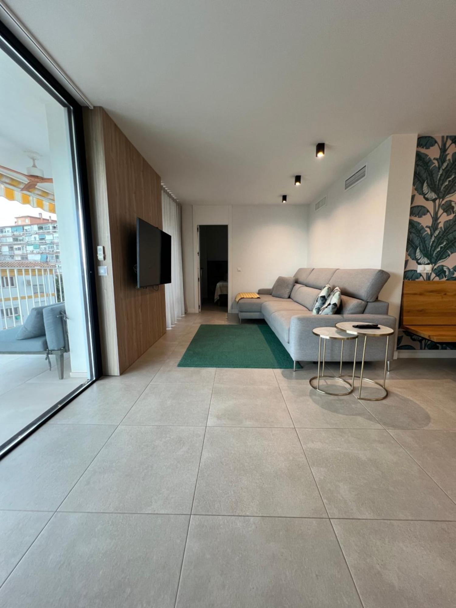 Apartment Modern 2 Bedroom With Sea Views