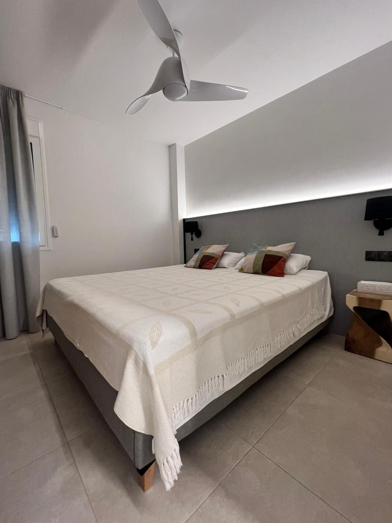 Apartment Modern 2 Bedroom With Sea Views *