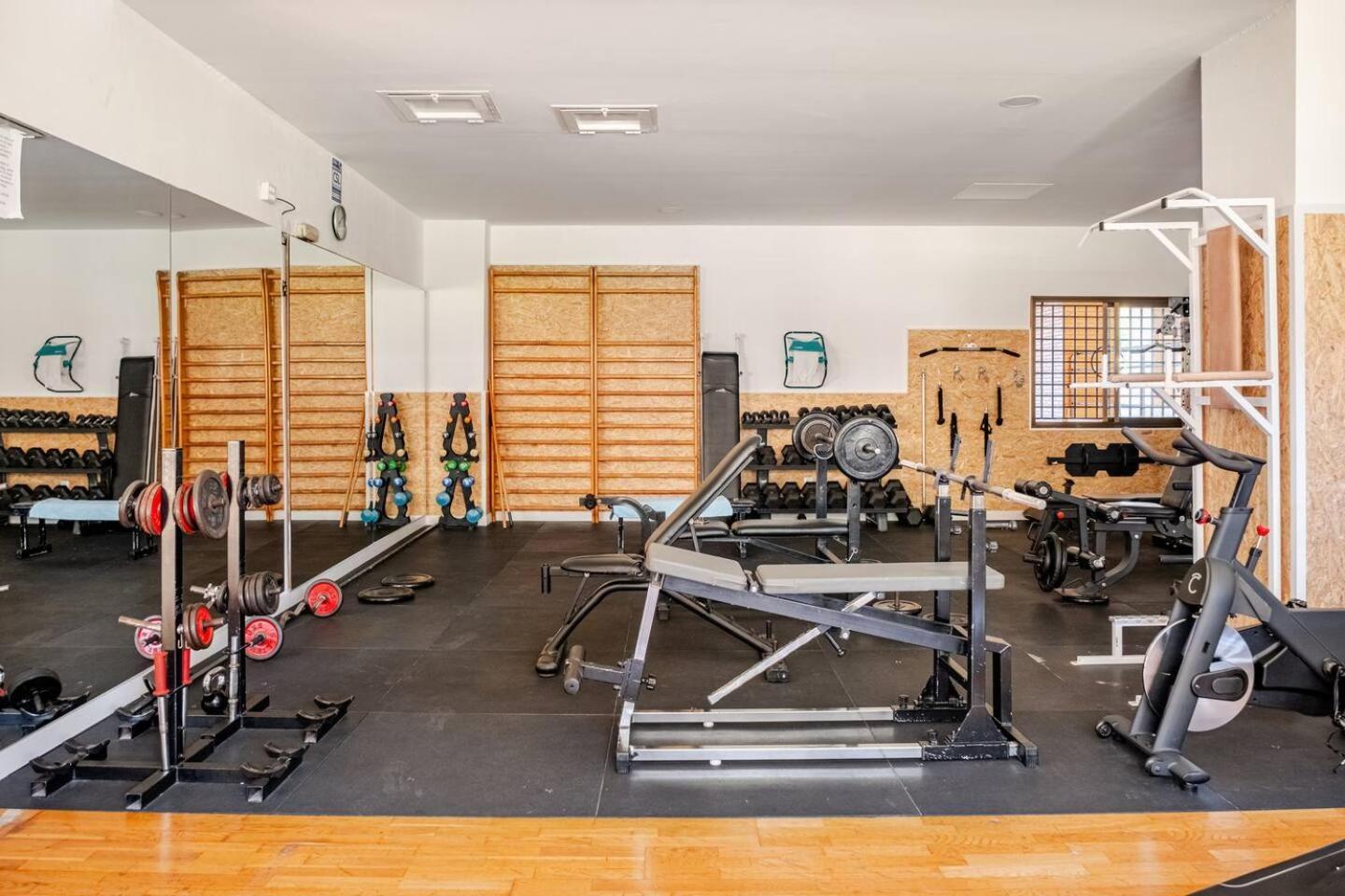 Hevres Playa Parking Y Gimnasio Gratuito *