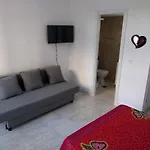 Mia02