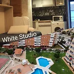 Saltillo Alto White Studio