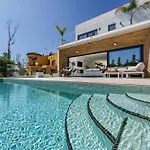 Fabulosa Villa Foresta En Torremolinos Para Familias Con Piscina Privada