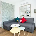 Lovely, Quiet & Center Sea Views