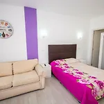 Cubo\'S Estudio Isabel Manoja