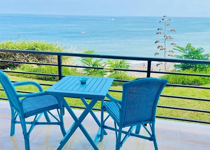 Amazing Sea Views & Front Of The Beach
