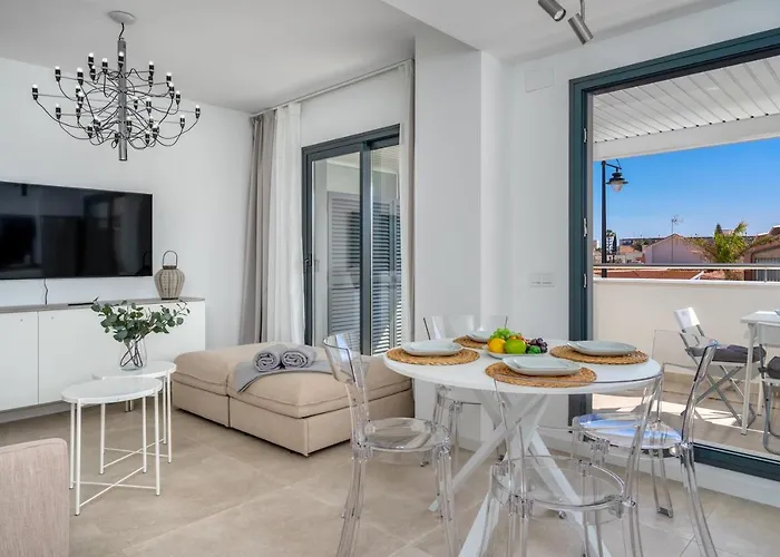 Beachclose Apartment With Pool In Torremolinos By Costarentals - Ref 173