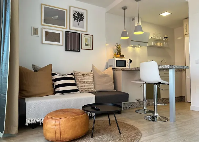 Stylish And Comfortable One Bedroom With Sea View