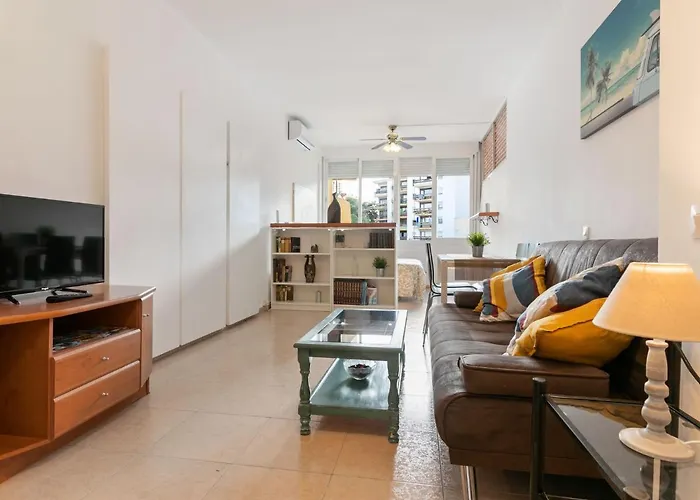 Pleasant Holiday Home In Torremolinos With Beach Nearby
