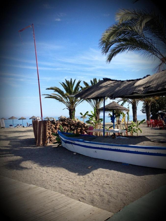 Lola Y Manuela En Primera Linea Playa Carihuela Con Excelente Terraza-jardin De 80 M2 Frente Al Mar Con Aparcamiento Privado Ideal Descansar Oyendo Olas Del Mar