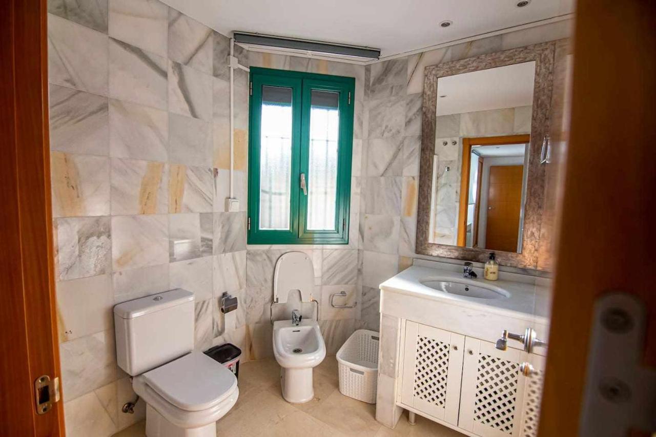 Modern With Parking And Private Pool Villa *