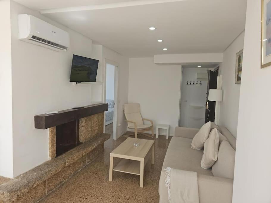 Nogalera Rainbow, 2-bedroom With Pool And Parking Apartment *