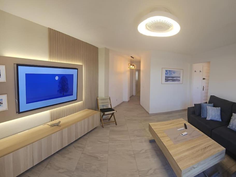 Symphony Sunrise, With Stunning Sea Views And Short Walk To The By Namaste Elite Apartment *