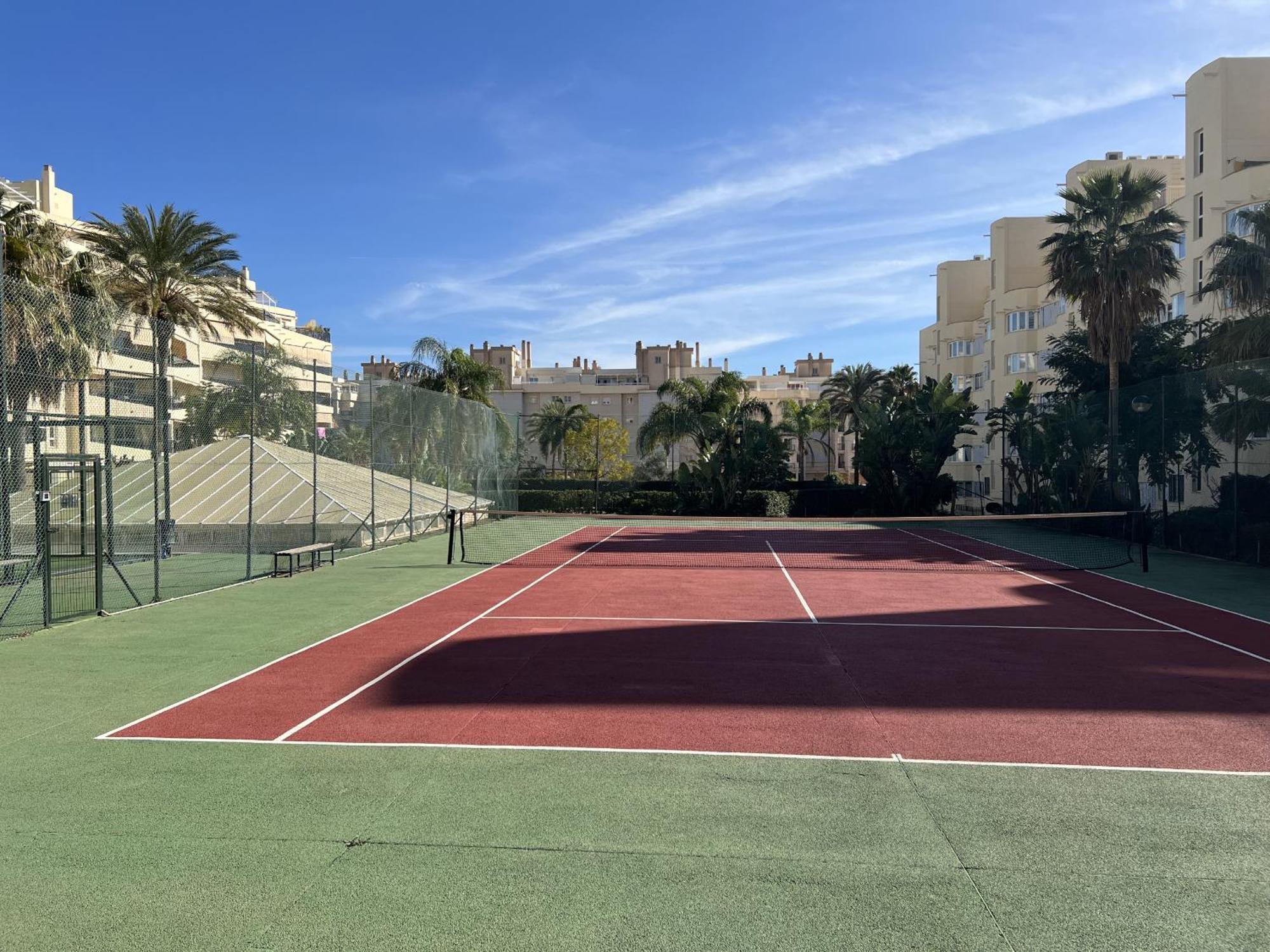 With Pool, Tennis & Gym By Homing Apartment Torremolinos