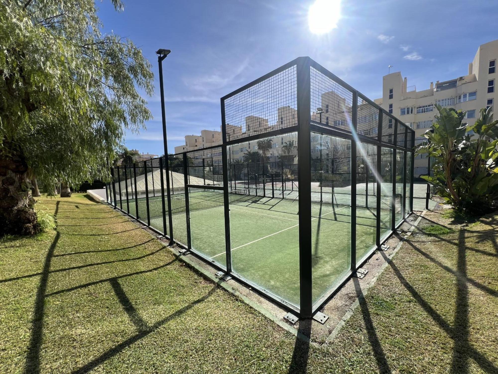 Apartment With Pool, Tennis & Gym By Homing Torremolinos